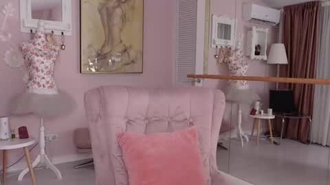 Snapshot of oliviasway chatting on 14, 9, 2025 OliviaSway online show from 14, 9, 2025