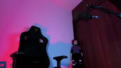 Snapshot of olliver___y chatting on 21, 12, 2024 online show from 21, 12, 2024