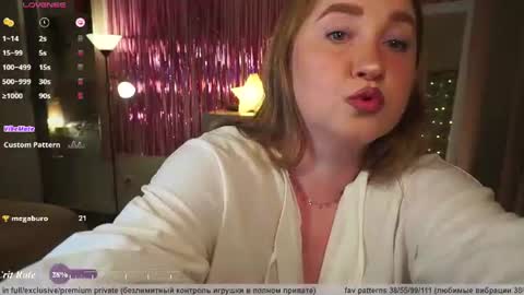OllyDoll online show from 5, 8, 2026
