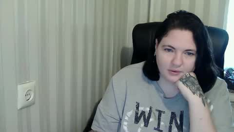 Snapshot of olyaandnetty chatting on 1, 11, 2025 OlyaAndNetty online show from 1, 11, 2025