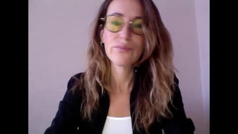 olyra11 online show from 25, 2, 2026