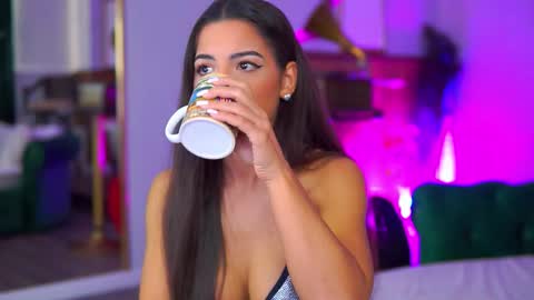 Olivia hereee Nice to meet you  online show from 17, 10, 2025
