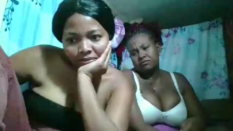 Snapshot of olyvienne90 chatting on 15, 12, 2025 olyvienne90 online show from 15, 12, 2025