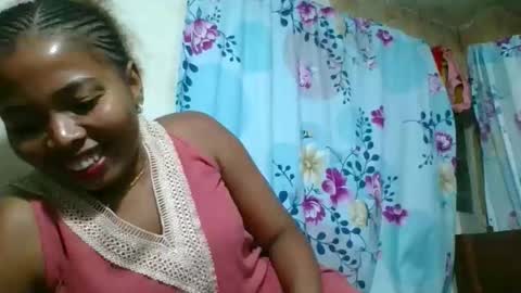 Snapshot of olyvienne90 chatting on 15, 12, 2025 olyvienne90 online show from 15, 12, 2025