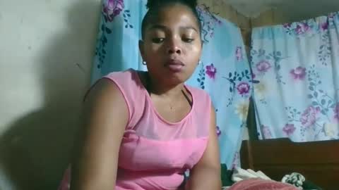 Snapshot of olyvienne90 chatting on 21, 12, 2025 olyvienne90 online show from 21, 12, 2025