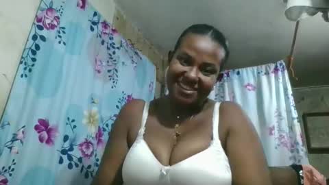 Snapshot of olyvienne90 chatting on 22, 12, 2025 olyvienne90 online show from 22, 12, 2025