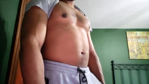 omoreno17 online show from 2, 5, 2026
