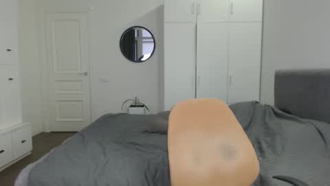 onebestlover online show from 18, 2, 2025