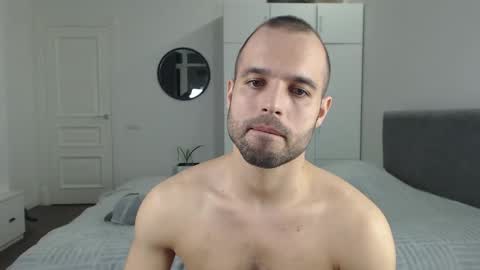 onebestlover online show from 8, 3, 2025