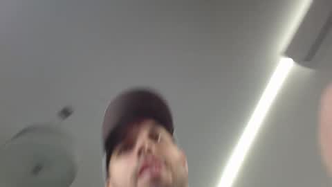 onebestlover online show from 11, 3, 2025