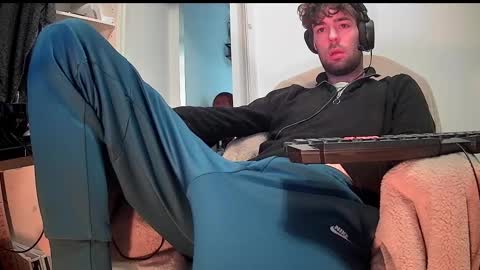 Snapshot of onesieboyx chatting on 24, 2, 2025 onesieboyx online show from 24, 2, 2025