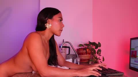 misssaray official online show from 20, 7, 2026