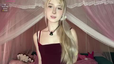 Snapshot of onlyeva1 chatting on 7, 5, 2026 Eva online show from 7, 5, 2026