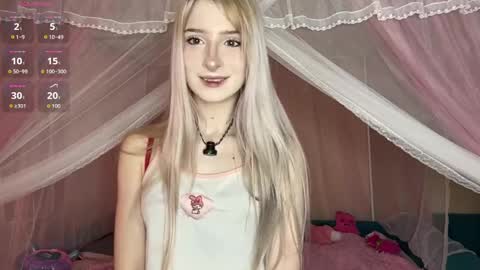 Snapshot of onlyeva1 chatting on 25, 5, 2026 Eva online show from 25, 5, 2026