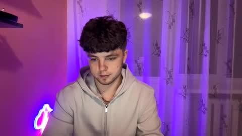 Snapshot of onyiix_ chatting on 8, 11, 2025 Mike online show from 8, 11, 2025