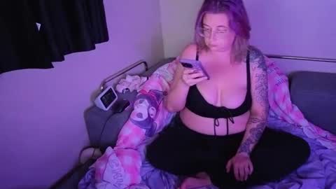 Snapshot of onyxilvara chatting on 1, 6, 2026 MISS ONYX online show from 1, 6, 2026