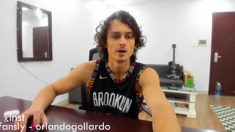 Snapshot of orlando__bloom chatting on 12, 1, 2025 Fansly and Instagram -  online show from 12, 1, 2025