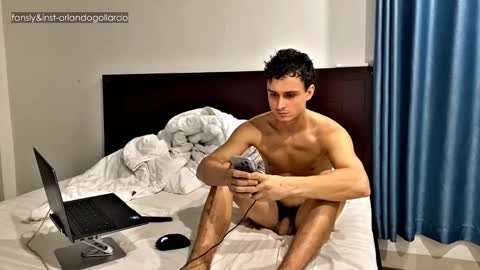 Snapshot of orlando__bloom chatting on 15, 10, 2025 Fansly and Instagram -  online show from 15, 10, 2025