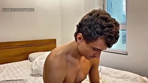 Snapshot of orlando__bloom chatting on 16, 10, 2025 Fansly and Instagram -  online show from 16, 10, 2025