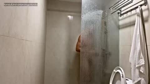 Snapshot of orlando__bloom chatting on 22, 10, 2025 Fansly and Instagram -  online show from 22, 10, 2025