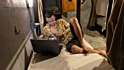 Snapshot of orlando__bloom chatting on 4, 11, 2025 Fansly and Instagram -  online show from 4, 11, 2025