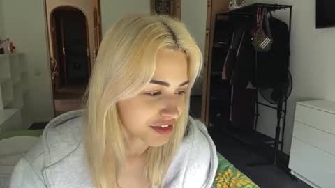 Snapshot of ozellagranville chatting on 7, 7, 2026 Eva online show from 7, 7, 2026