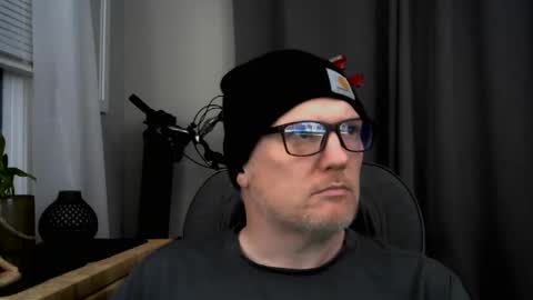 pale_dad_bod online show from 4, 12, 2025