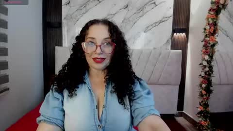 Snapshot of pam_hills chatting on 19, 6, 2026 You can call me Mommy Goddess Queen online show from 19, 6, 2026