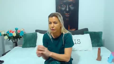 PAMEL ISSY online show from 5, 1, 2025