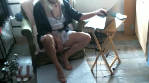 Snapshot of pammy_cd chatting on 17, 11, 2025 Sluttie Pammy online show from 17, 11, 2025