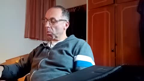 pansak1973 online show from 15, 2, 2025