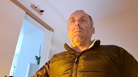 pansak1973 online show from 28, 2, 2025