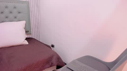 Snapshot of paolab_g chatting on 26, 1, 2025 online show from 26, 1, 2025