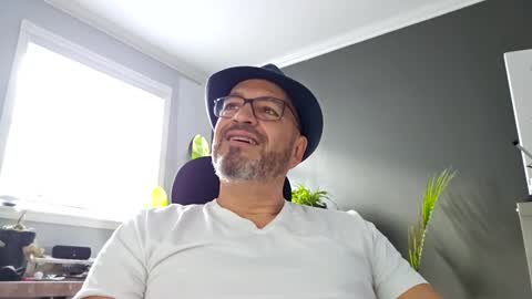 Papi online show from 2, 1, 2025