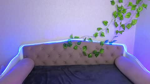 Snapshot of paradisepleasure_ chatting on 19, 12, 2024 Allie  Alex Thumbs up if you like us online show from 19, 12, 2024