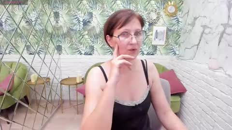 Snapshot of paris_cherry chatting on 9, 12, 2024 Paris online show from 9, 12, 2024