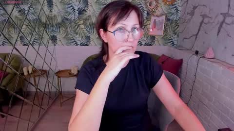 Snapshot of paris_cherry chatting on 6, 1, 2025 Paris online show from 6, 1, 2025