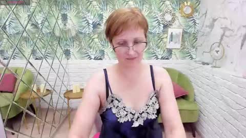 Snapshot of paris_cherry chatting on 2, 2, 2025 Paris online show from 2, 2, 2025