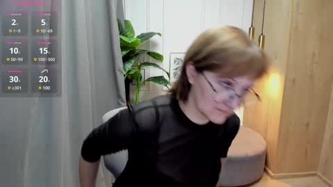 Snapshot of paris_cherry chatting on 12, 3, 2025 Paris online show from 12, 3, 2025