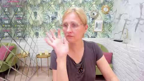 Snapshot of paris_cherry chatting on 14, 9, 2025 Paris online show from 14, 9, 2025