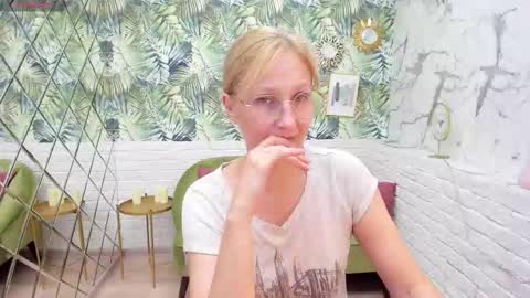 Snapshot of paris_cherry chatting on 16, 9, 2025 Paris online show from 16, 9, 2025