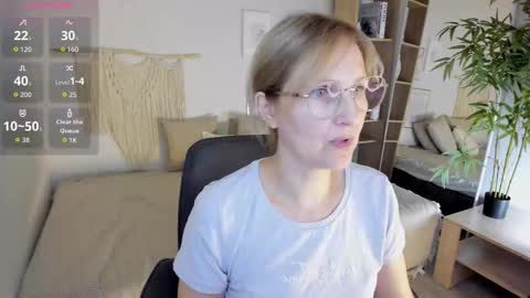 Snapshot of paris_cherry chatting on 18, 9, 2025 Paris online show from 18, 9, 2025