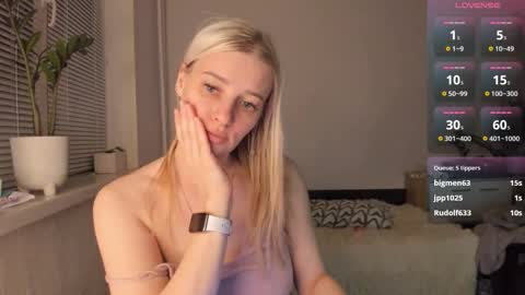 Snapshot of paris_hilt_on chatting on 25, 2, 2025 Sasha online show from 25, 2, 2025