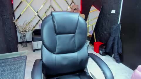 paris petit online show from 25, 3, 2026