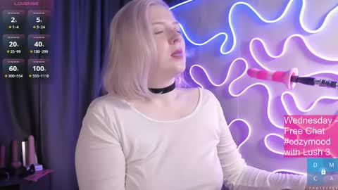 Snapshot of passion_luna chatting on 8, 10, 2025 LunaAlan online show from 8, 10, 2025