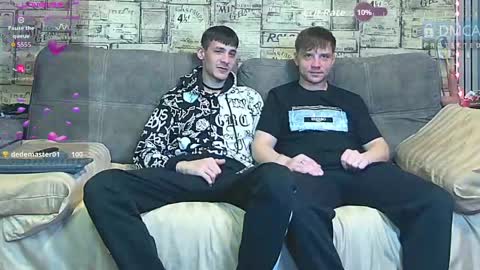 Max tall dark-haired guy with tattoos and Phil blond-haired online show from 22, 5, 2026