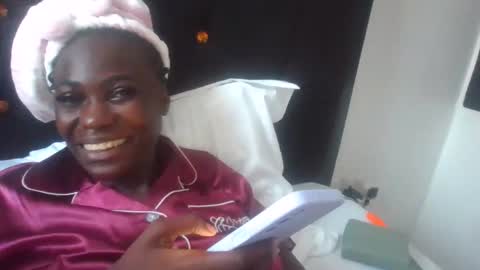 Snapshot of passionate_hawa chatting on 2, 12, 2025 Evvie online show from 2, 12, 2025