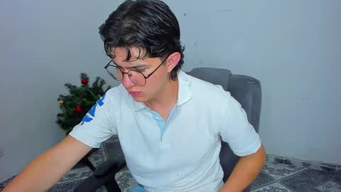 Snapshot of patrik027 chatting on 21, 12, 2024 .... online show from 21, 12, 2024