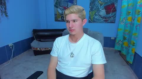 Snapshot of patrik027 chatting on 13, 10, 2025 .... online show from 13, 10, 2025