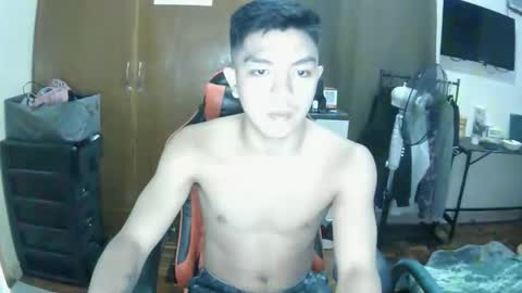 Snapshot of paul968323 chatting on 15, 12, 2025 MrBigPaul online show from 15, 12, 2025